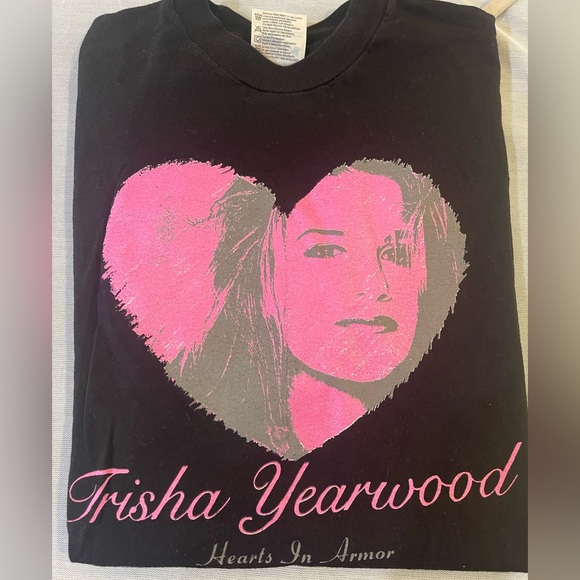 Vintage 1993 Trisha Yearwood "Hearts In Armor" Tour T-Shirt | Size Large - Picture 3 of 5
